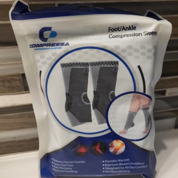 Compression socks BNWT - Picture 1 of 5